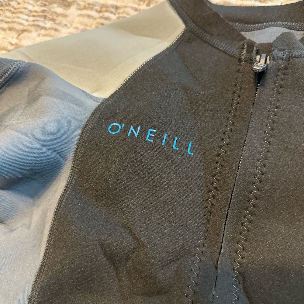O’Neill Scuba Top Y10 - Picture 2 of 7